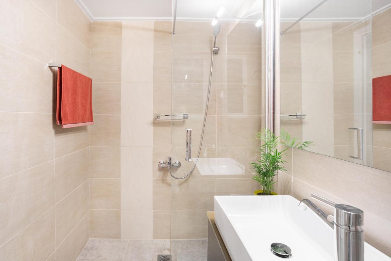 A Short Walk To Syntagma And Plaka By Athenian Homes Esterno foto